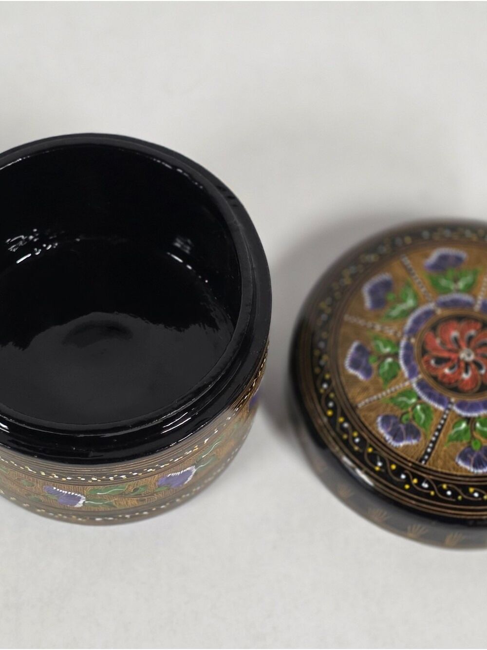 Vintage Round Trinket Lacquerware Box, Glossy Black Finish, Made In Thailand - Picture 4 of 14